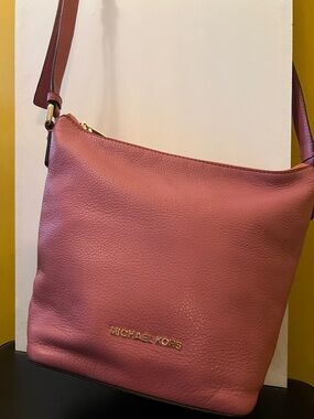 Michael Kors Rose Pink Pebbled Leather Crossbody Bag with Gold Hardware